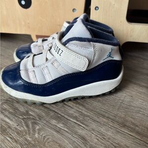 Nike Air Jordan XI 11 Retro "Win Like 82" Toddler Size 10C Blue and White shoes